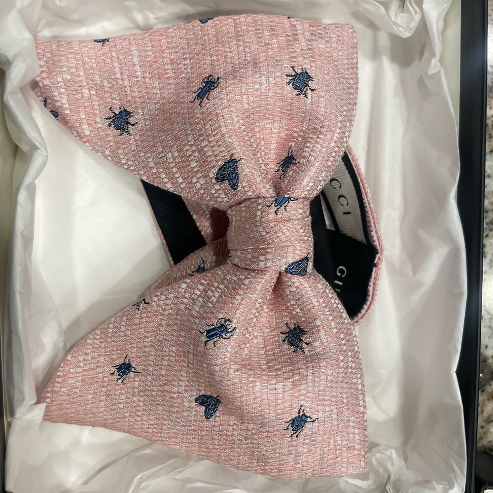 Perfect for Spring -GUCCI - light pink bow tie with blue iconic bees embroidered